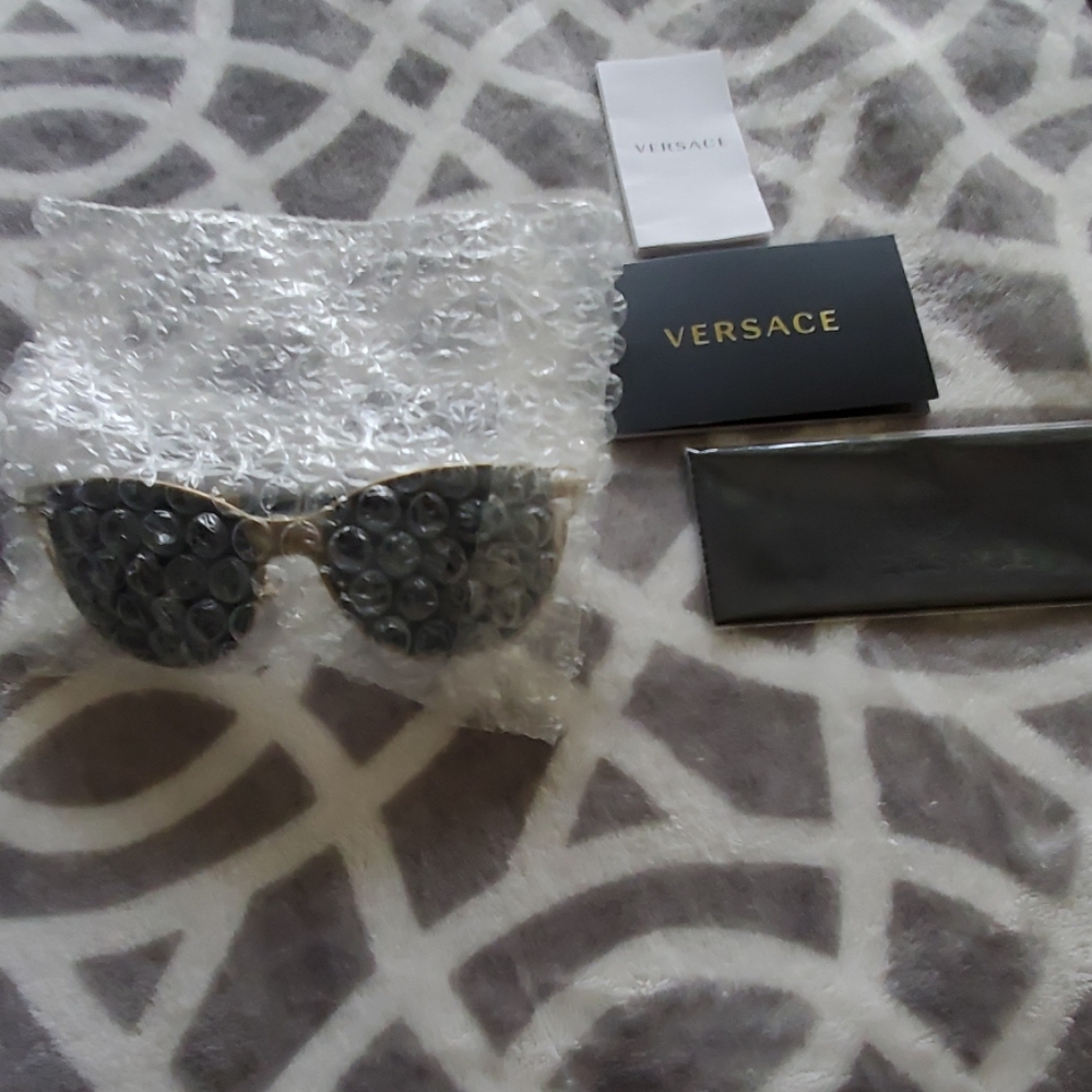 Versace sunglasses - Picture 4 of 8